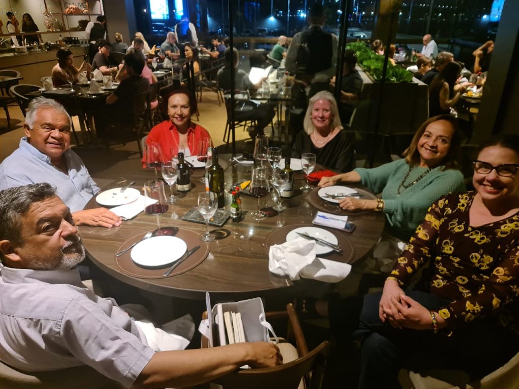 Ana Flávia, Socorro Ramalho, Daniella Pereira, Mario Helio e Sales Gaudêncio em jantar no Gulliver Mar em João Pessoa- PB.